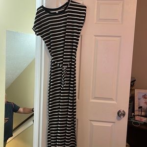 Full length jersey dress. Black and white